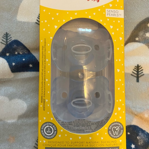 6 MONTH + BRUSH SET & SOOTHERS - Picture 3 of 8